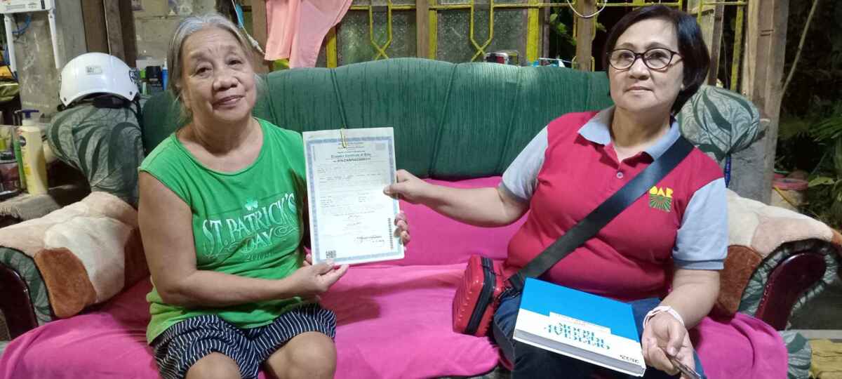 Amianan Balita Ngayon | DAR-ABRA DELIVERS 26 E-TITLES TO ARBs HOMES ...